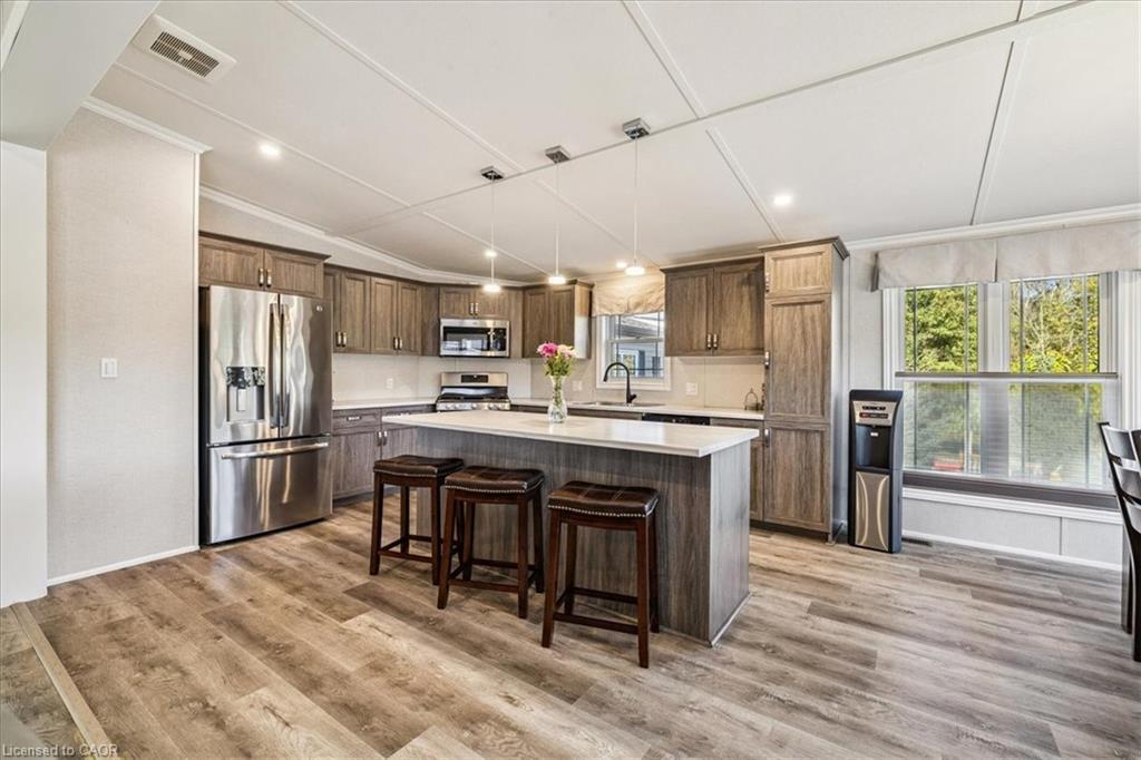 37 Ash-4449 Milburough Line, Burlington, ON - Indoor Photo Showing Kitchen With Upgraded Kitchen