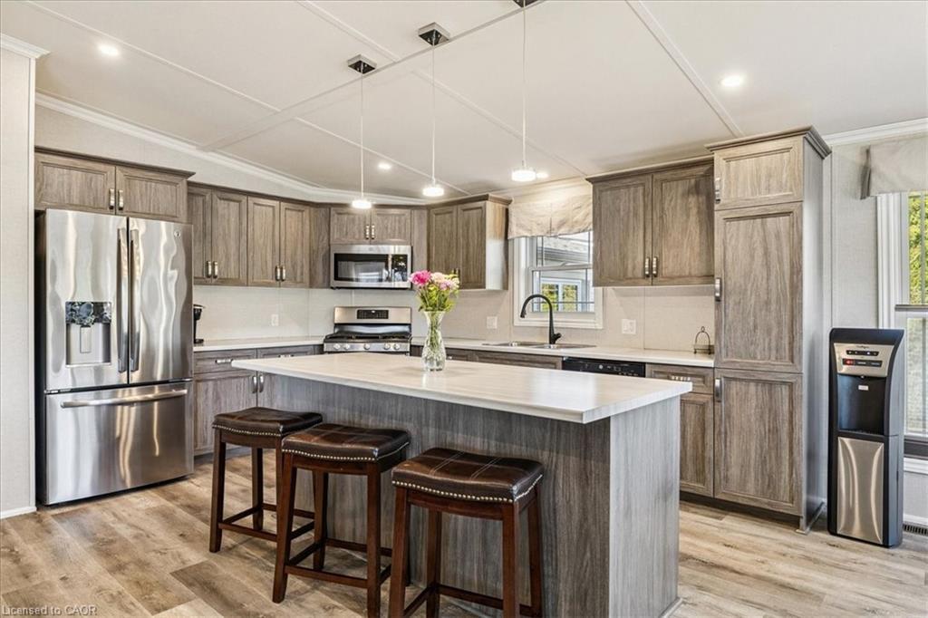 37 Ash-4449 Milburough Line, Burlington, ON - Indoor Photo Showing Kitchen With Upgraded Kitchen