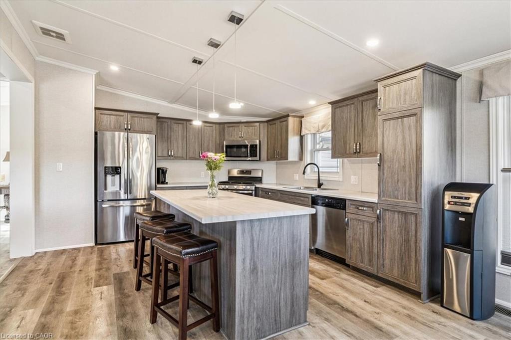 37 Ash-4449 Milburough Line, Burlington, ON - Indoor Photo Showing Kitchen With Upgraded Kitchen