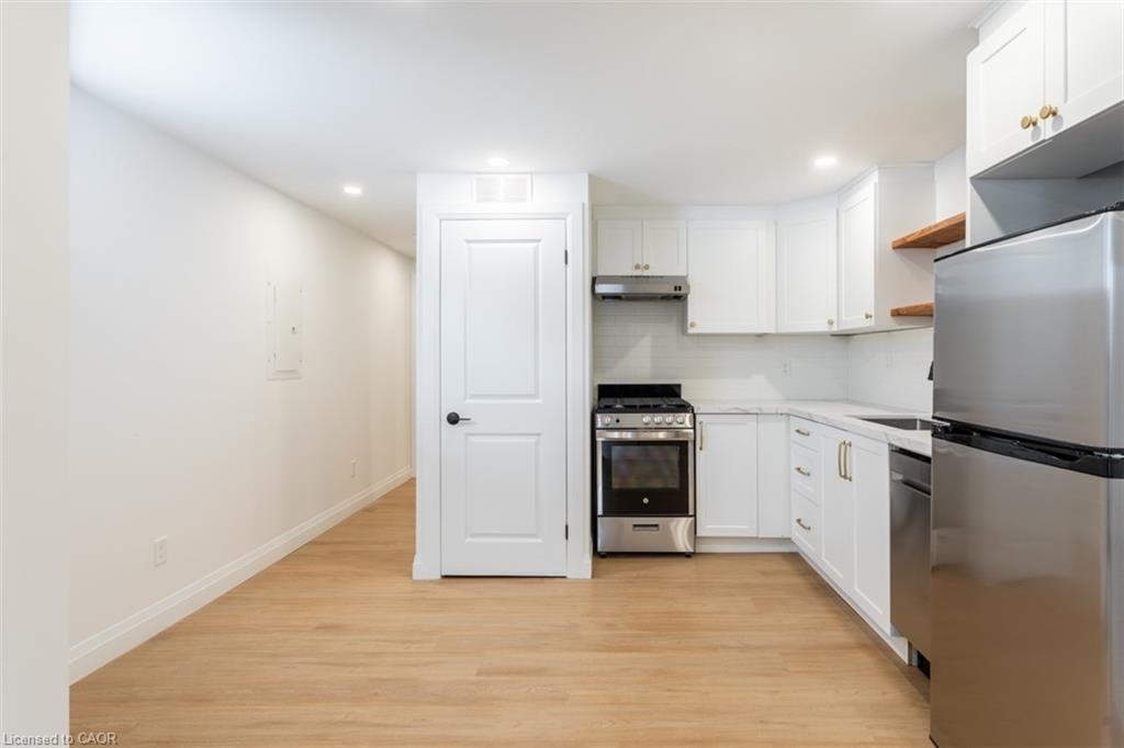 4-113 Catharine Street N, Hamilton, ON - Indoor Photo Showing Kitchen