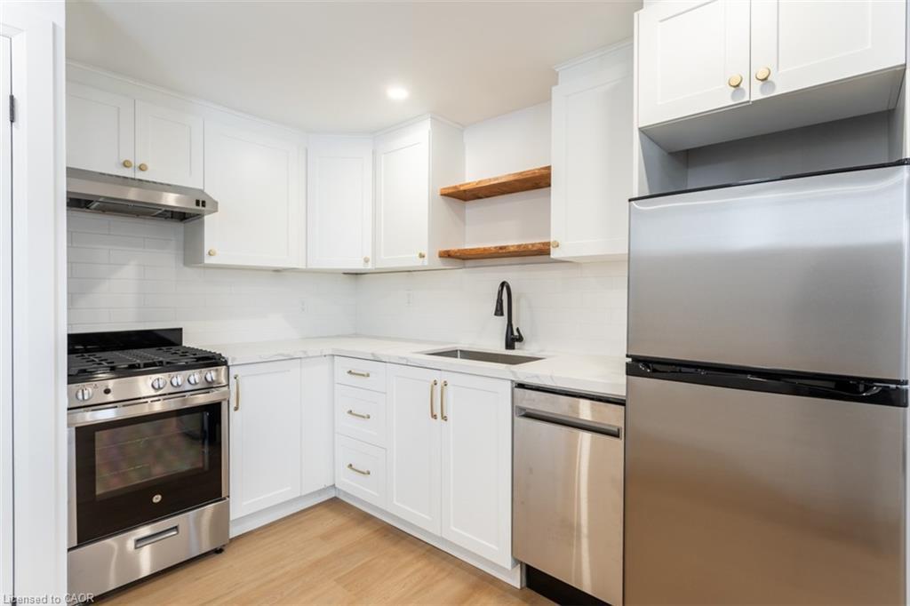4-113 Catharine Street N, Hamilton, ON - Indoor Photo Showing Kitchen With Stainless Steel Kitchen