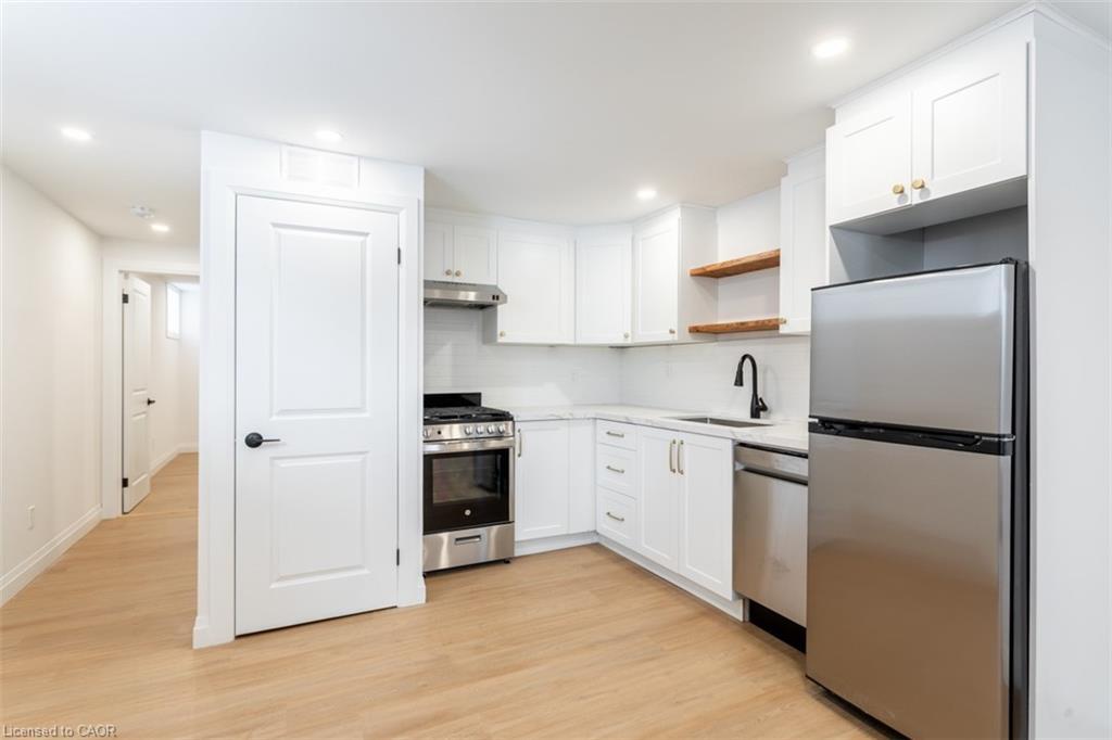 4-113 Catharine Street N, Hamilton, ON - Indoor Photo Showing Kitchen With Stainless Steel Kitchen