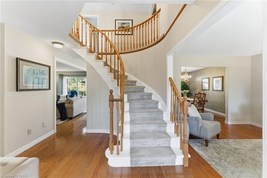 2163 Winding Way, Burlington, ON - Indoor Photo Showing Other Room