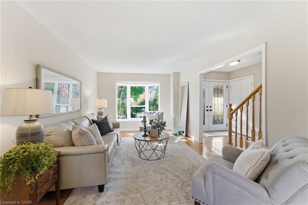 2163 Winding Way, Burlington, ON - Indoor Photo Showing Living Room