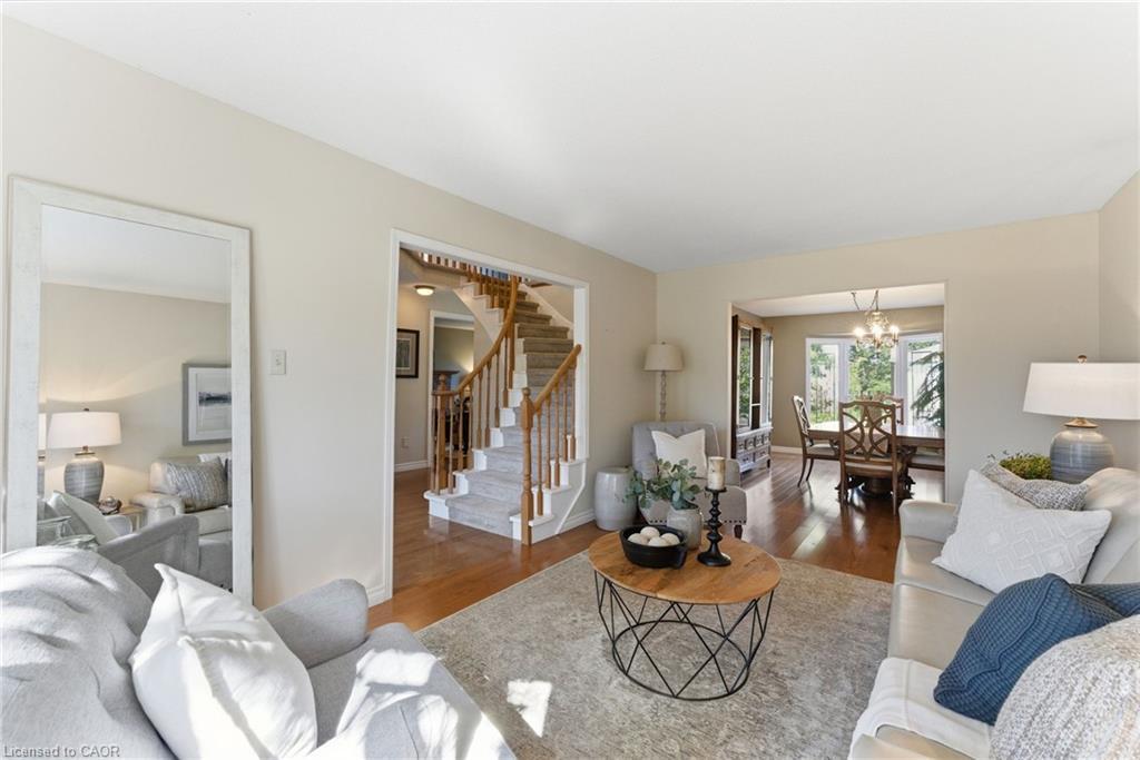 2163 Winding Way, Burlington, ON - Indoor Photo Showing Living Room