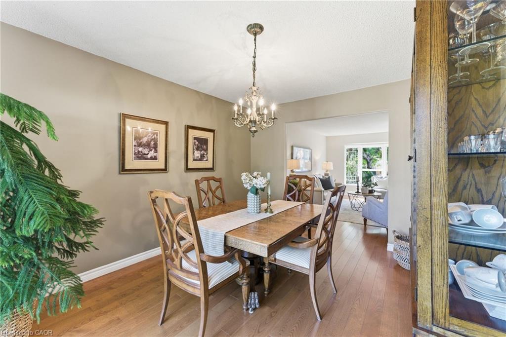 2163 Winding Way, Burlington, ON - Indoor Photo Showing Dining Room