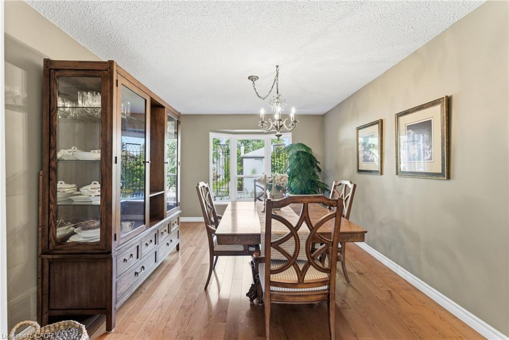 2163 Winding Way, Burlington, ON - Indoor Photo Showing Dining Room