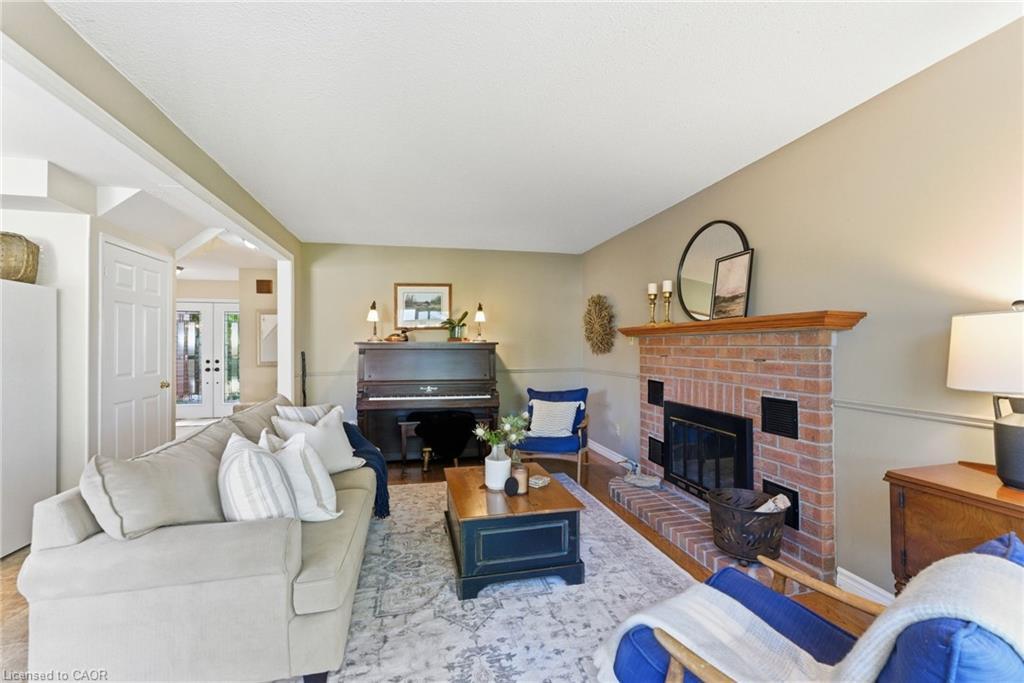 2163 Winding Way, Burlington, ON - Indoor Photo Showing Living Room With Fireplace