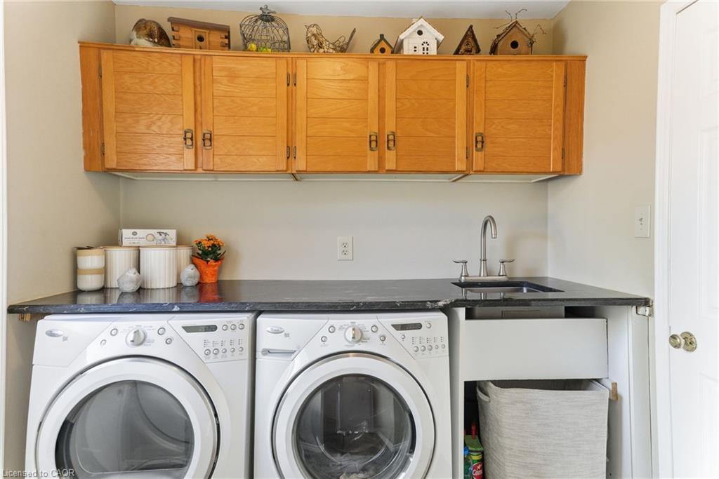 2163 Winding Way, Burlington, ON - Indoor Photo Showing Laundry Room
