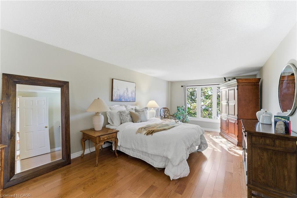 2163 Winding Way, Burlington, ON - Indoor Photo Showing Bedroom