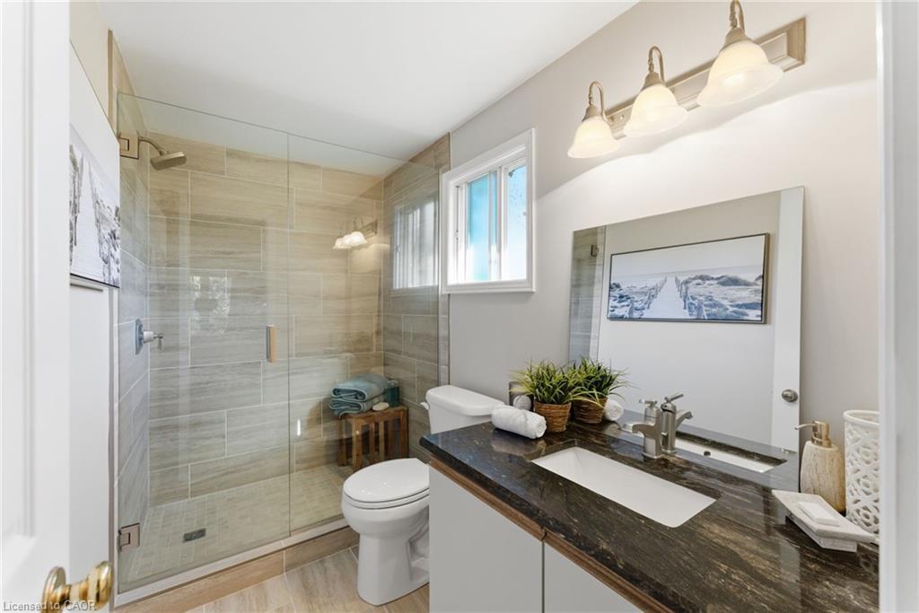 2163 Winding Way, Burlington, ON - Indoor Photo Showing Bathroom