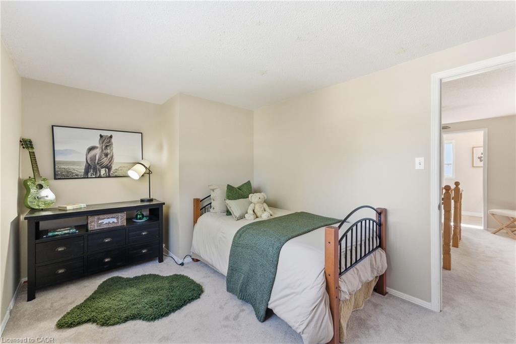 2163 Winding Way, Burlington, ON - Indoor Photo Showing Bedroom