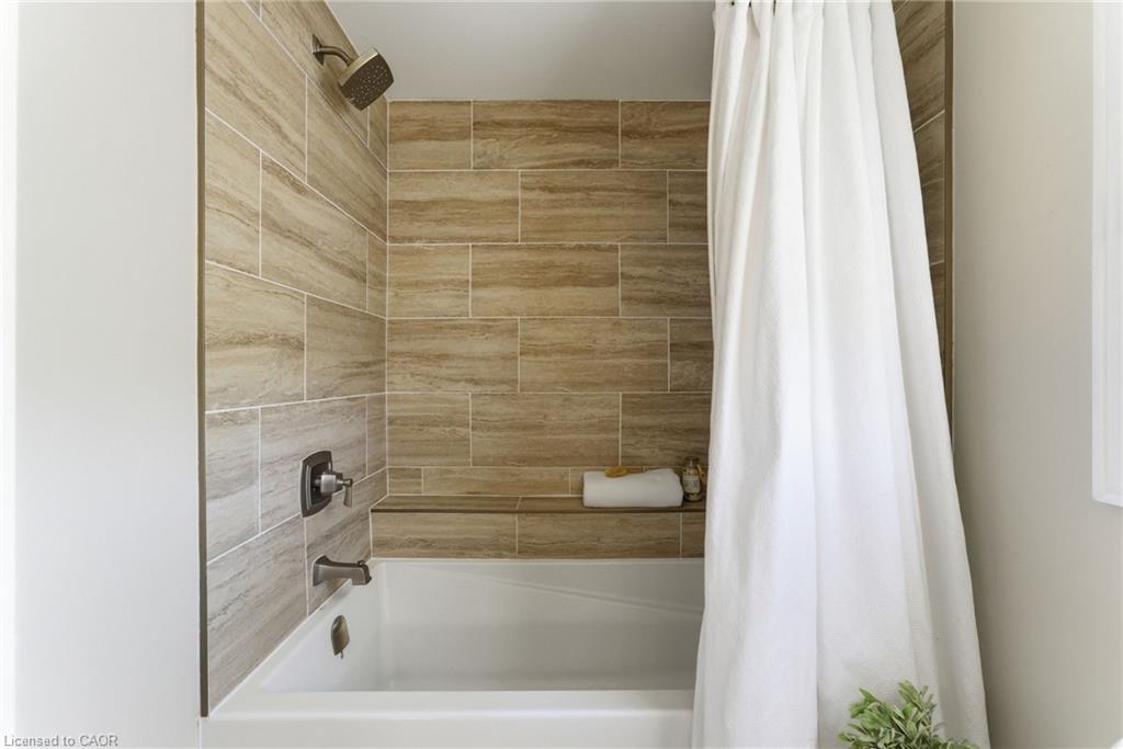 2163 Winding Way, Burlington, ON - Indoor Photo Showing Bathroom