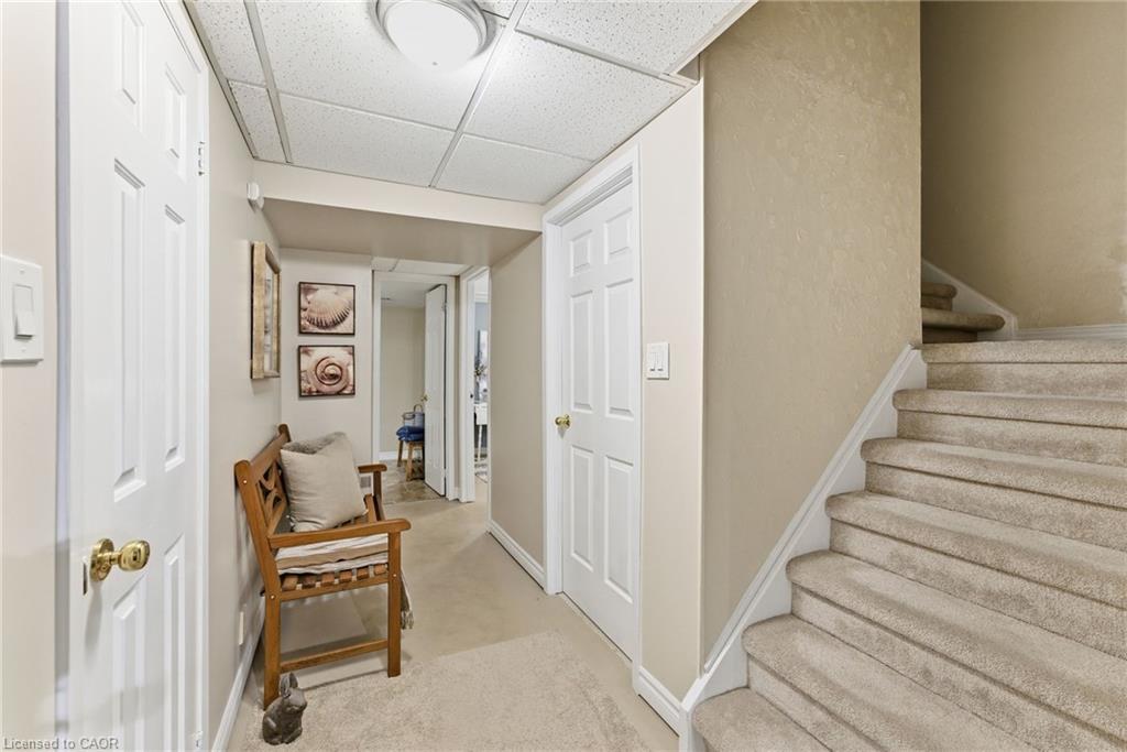 2163 Winding Way, Burlington, ON - Indoor Photo Showing Other Room