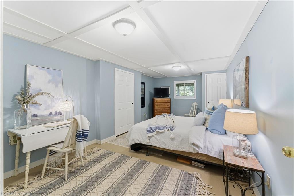 2163 Winding Way, Burlington, ON - Indoor Photo Showing Bedroom