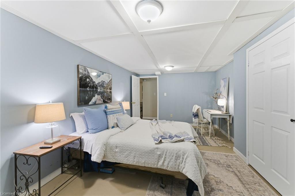 2163 Winding Way, Burlington, ON - Indoor Photo Showing Bedroom