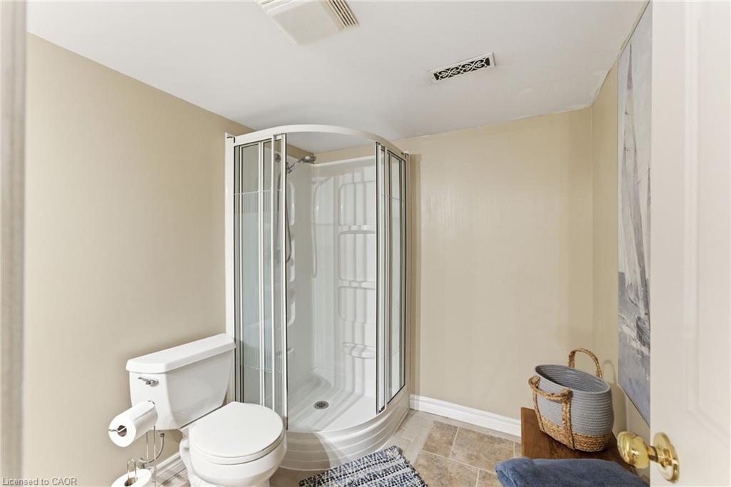 2163 Winding Way, Burlington, ON - Indoor Photo Showing Bathroom