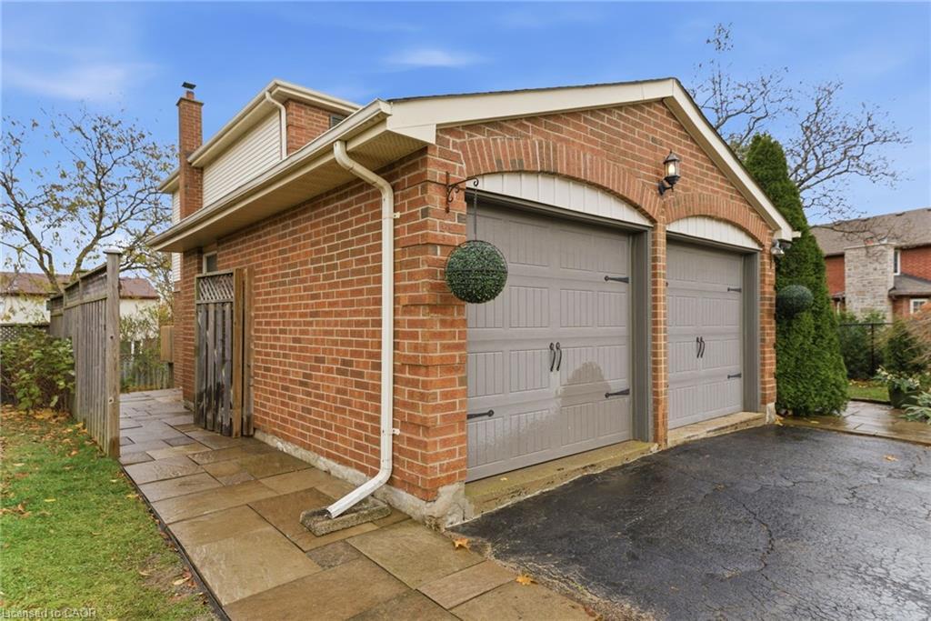2163 Winding Way, Burlington, ON - Outdoor With Exterior