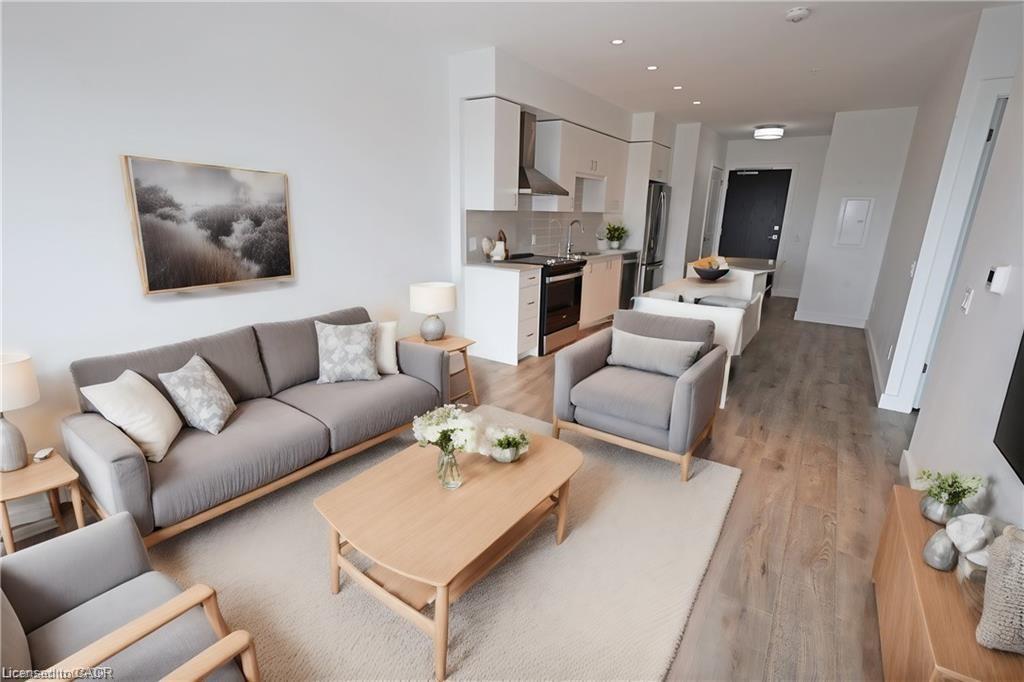 1311-50 Grand Avenue S, Cambridge, ON - Indoor Photo Showing Living Room