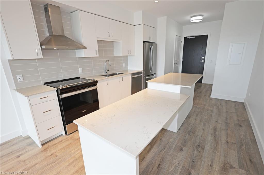 1311-50 Grand Avenue S, Cambridge, ON - Indoor Photo Showing Kitchen With Double Sink With Upgraded Kitchen