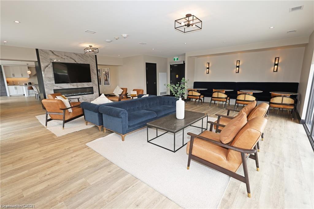 1311-50 Grand Avenue S, Cambridge, ON - Indoor Photo Showing Living Room