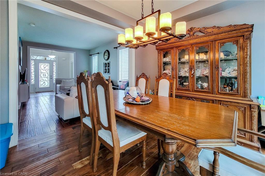 128 Montreal Circle, Stoney Creek, ON - Indoor Photo Showing Dining Room