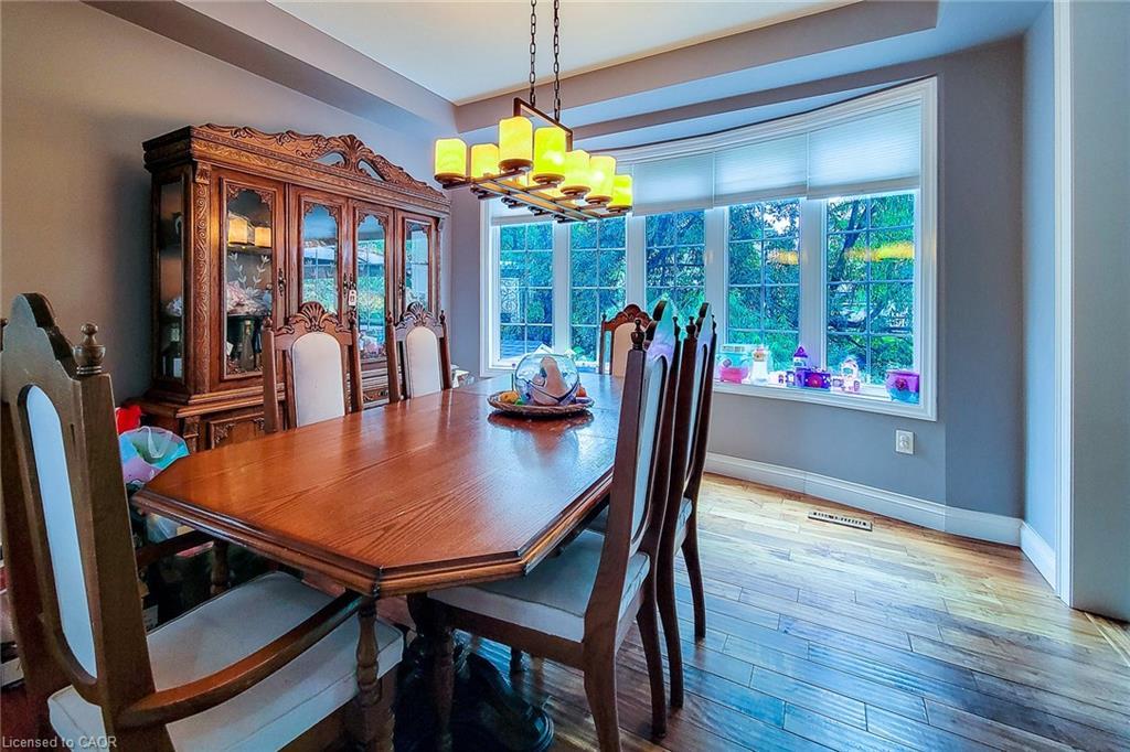 128 Montreal Circle, Stoney Creek, ON - Indoor Photo Showing Dining Room