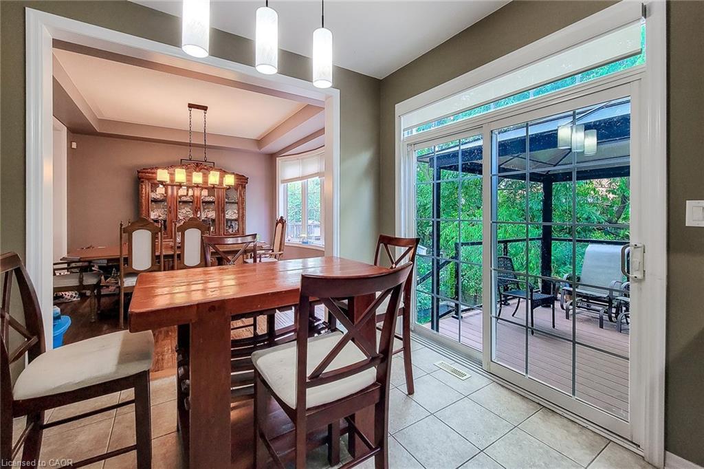 128 Montreal Circle, Stoney Creek, ON - Indoor Photo Showing Dining Room
