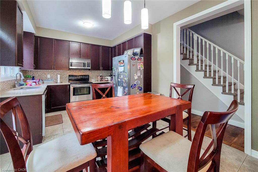 128 Montreal Circle, Stoney Creek, ON - Indoor