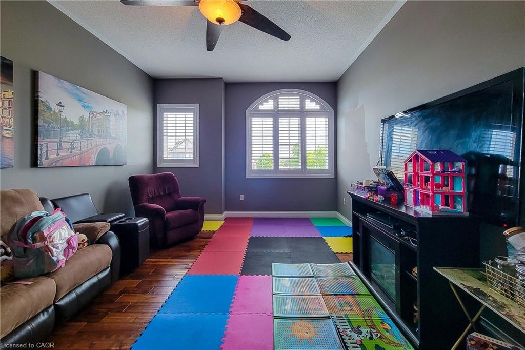 128 Montreal Circle, Stoney Creek, ON - Indoor