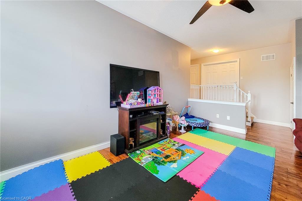 128 Montreal Circle, Stoney Creek, ON - Indoor