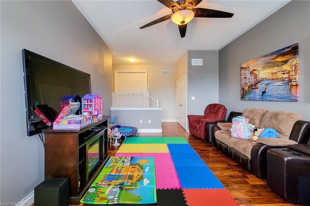 128 Montreal Circle, Stoney Creek, ON - Indoor