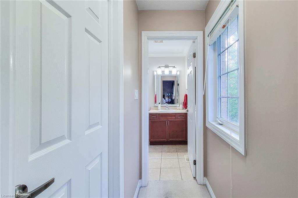 128 Montreal Circle, Stoney Creek, ON - Indoor Photo Showing Other Room