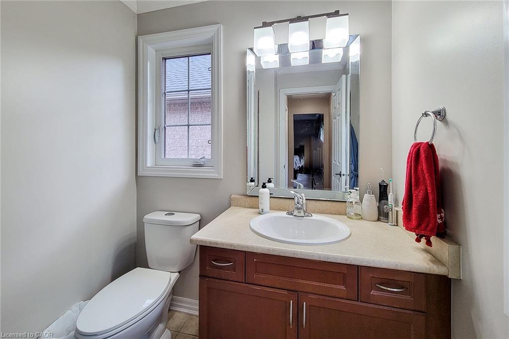 128 Montreal Circle, Stoney Creek, ON - Indoor Photo Showing Bathroom