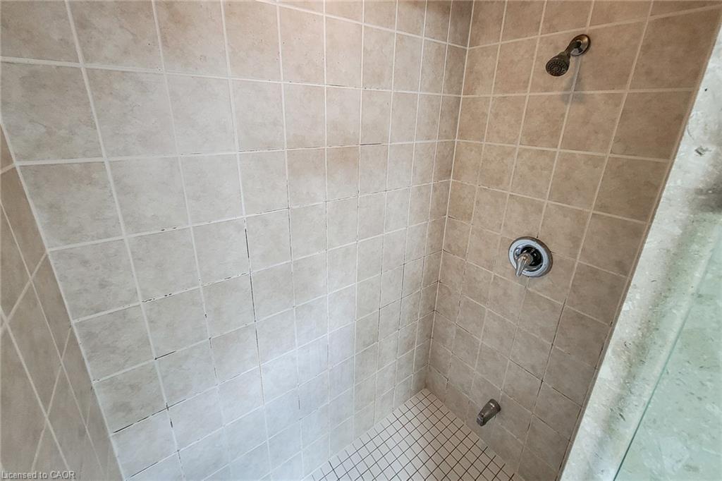 128 Montreal Circle, Stoney Creek, ON - Indoor Photo Showing Bathroom
