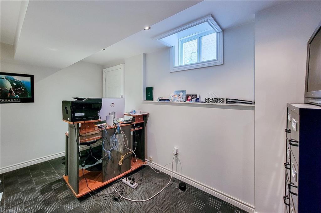 128 Montreal Circle, Stoney Creek, ON - Indoor Photo Showing Other Room