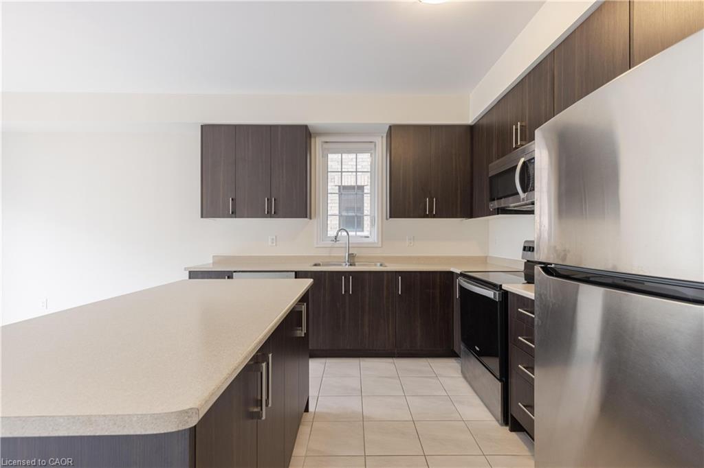 35-8317 Mulberry Drive, Niagara Falls, ON - Indoor Photo Showing Kitchen