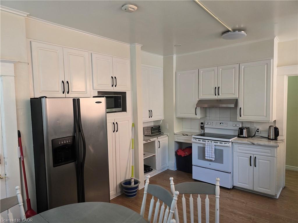 145 Sheridan Street, Brantford, ON - Indoor Photo Showing Kitchen