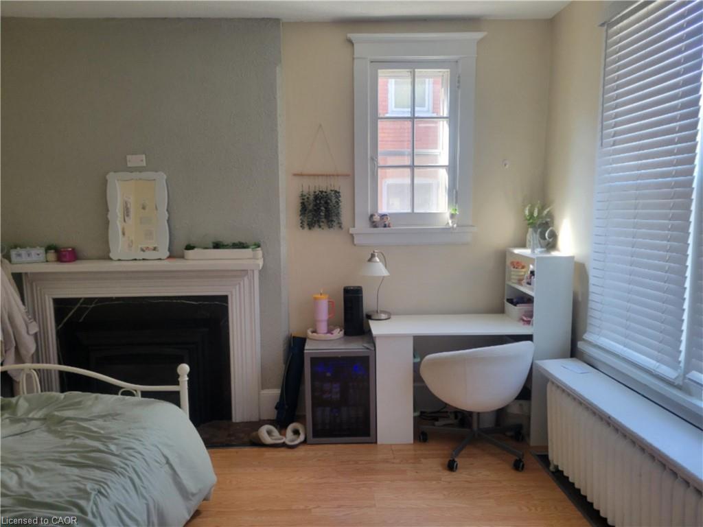 145 Sheridan Street, Brantford, ON - Indoor Photo Showing Bedroom