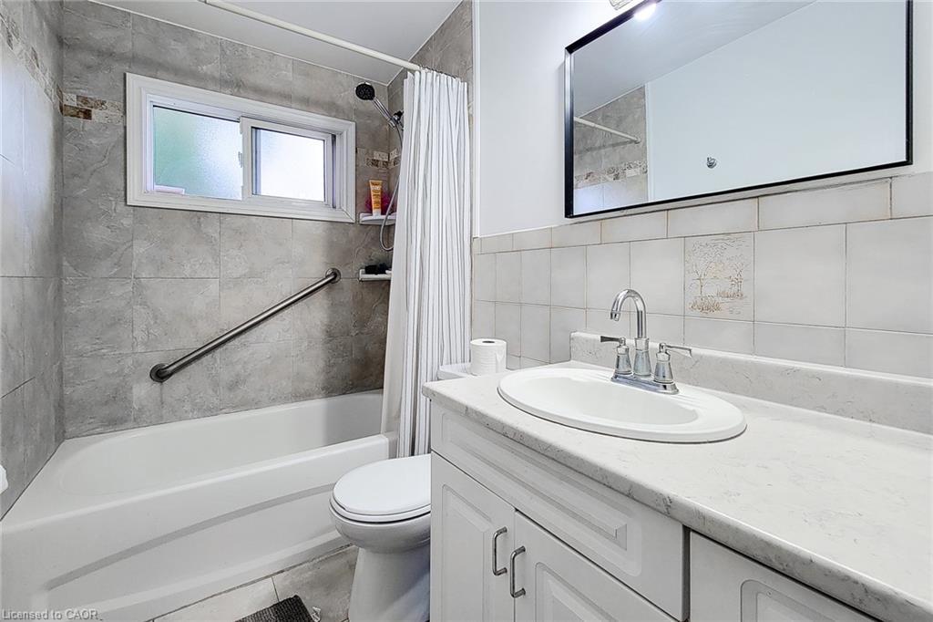 14 Ronaldshay Avenue, Hamilton, ON - Indoor Photo Showing Bathroom