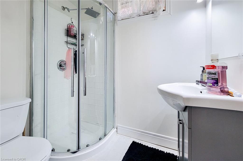 14 Ronaldshay Avenue, Hamilton, ON - Indoor Photo Showing Bathroom