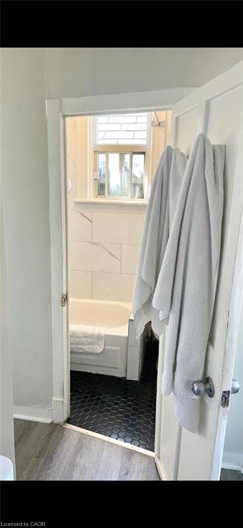 2-298 Emerald Street N, Hamilton, ON - Indoor Photo Showing Bathroom