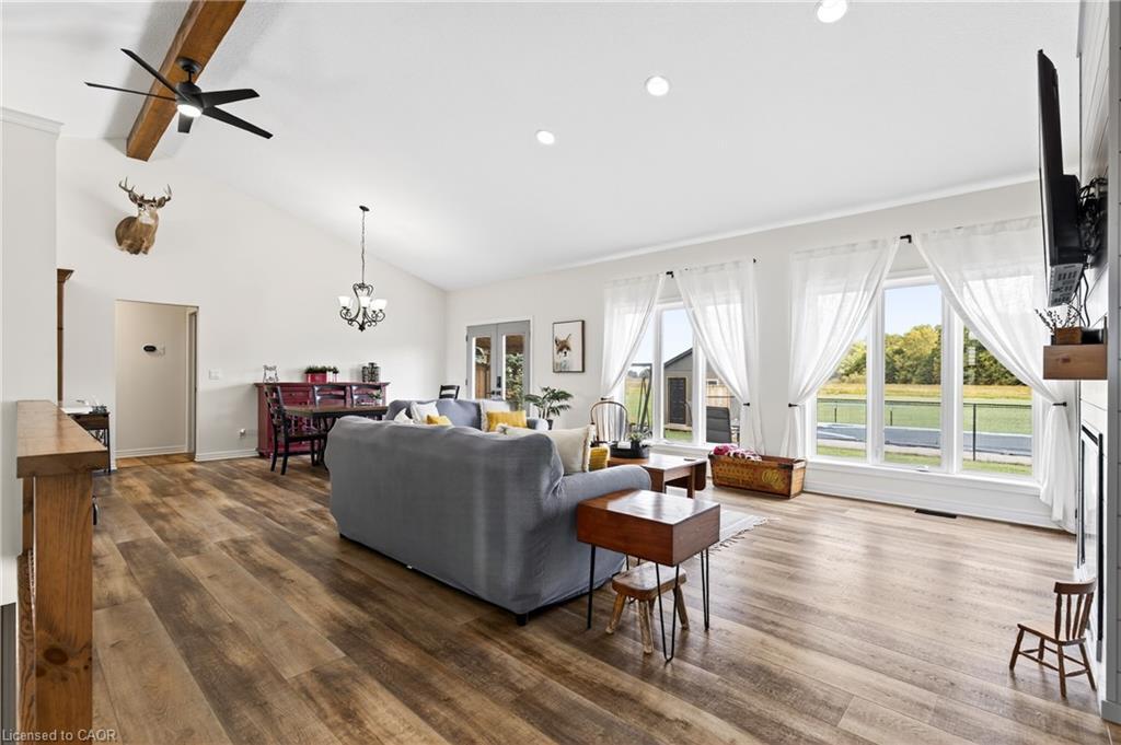 849 River Road, Fenwick, ON - Indoor Photo Showing Living Room