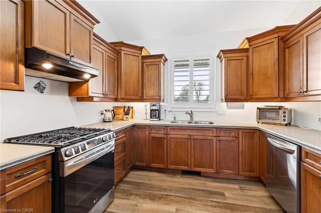 849 River Road, Fenwick, ON - Indoor Photo Showing Kitchen With Double Sink