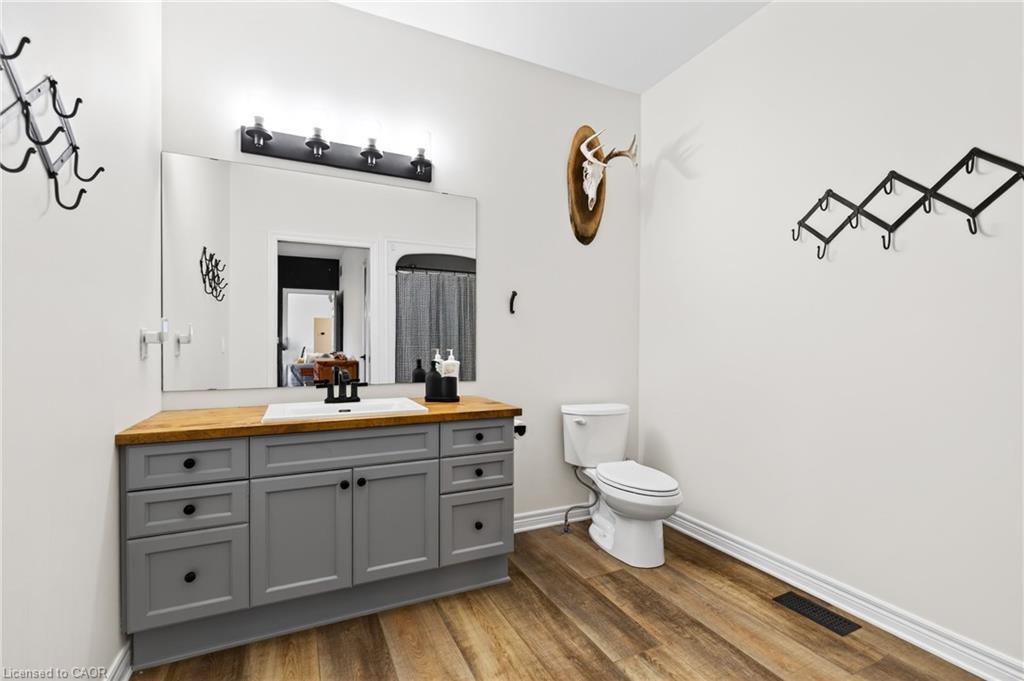 849 River Road, Fenwick, ON - Indoor Photo Showing Bathroom