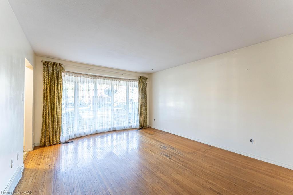 69 Buckingham Drive, Hamilton, ON - Indoor Photo Showing Other Room