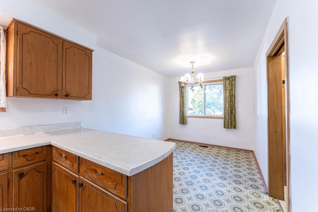 69 Buckingham Drive, Hamilton, ON - Indoor Photo Showing Kitchen