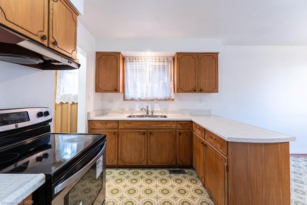 69 Buckingham Drive, Hamilton, ON - Indoor Photo Showing Kitchen With Double Sink
