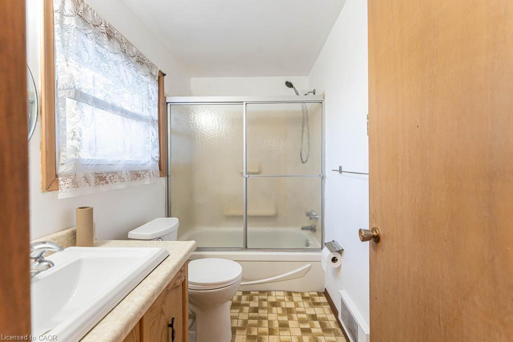 69 Buckingham Drive, Hamilton, ON - Indoor Photo Showing Bathroom