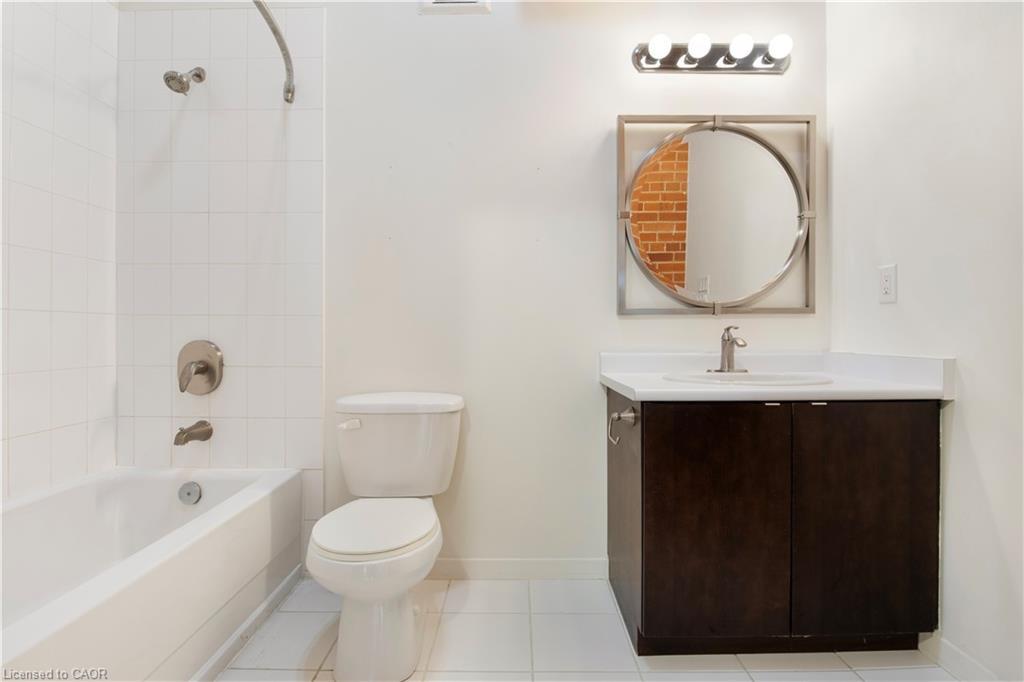 206-85 Spruce Street, Cambridge, ON - Indoor Photo Showing Bathroom